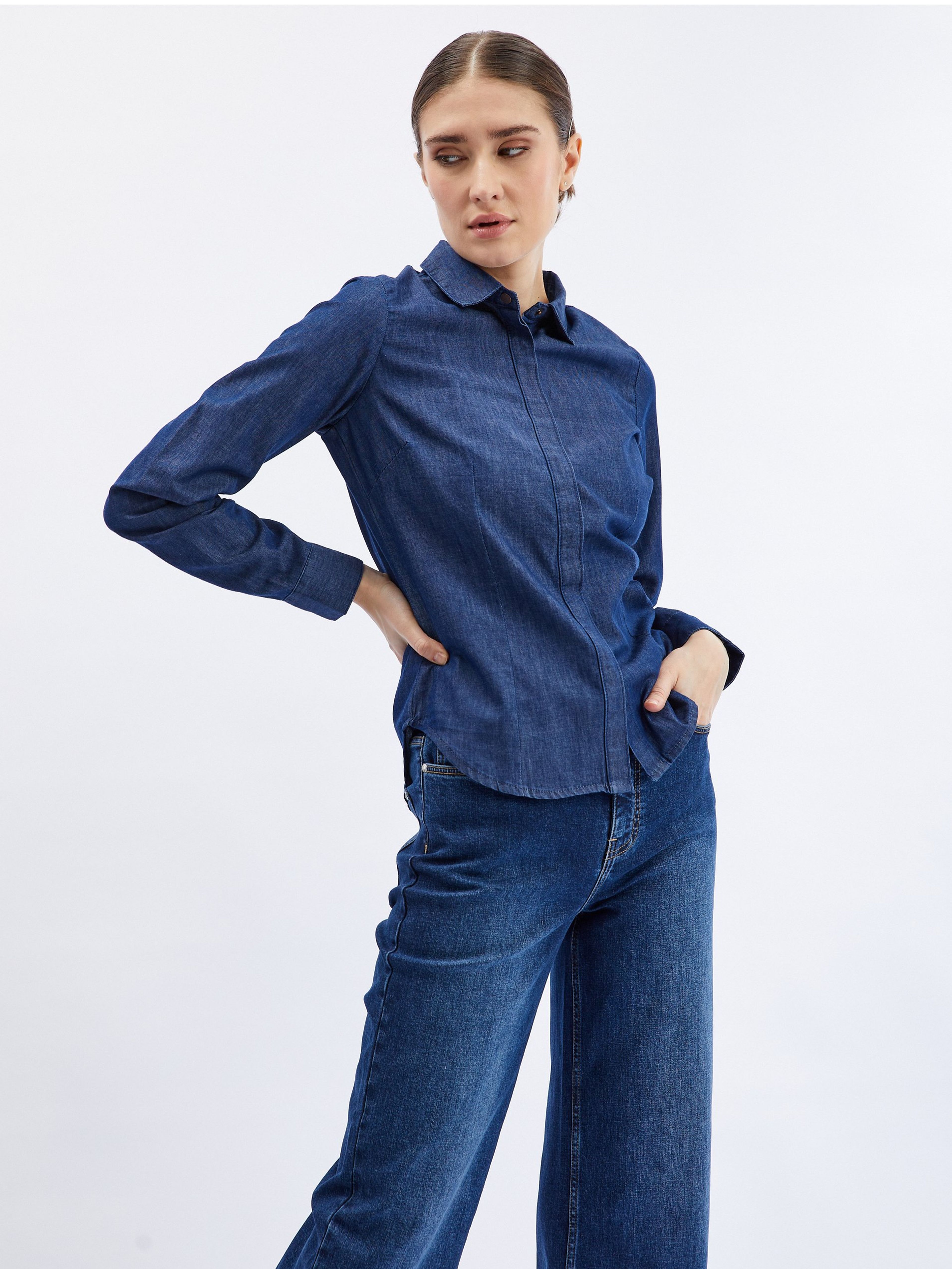 Tmavomodrá dámska džínsová košeľa ORSAY