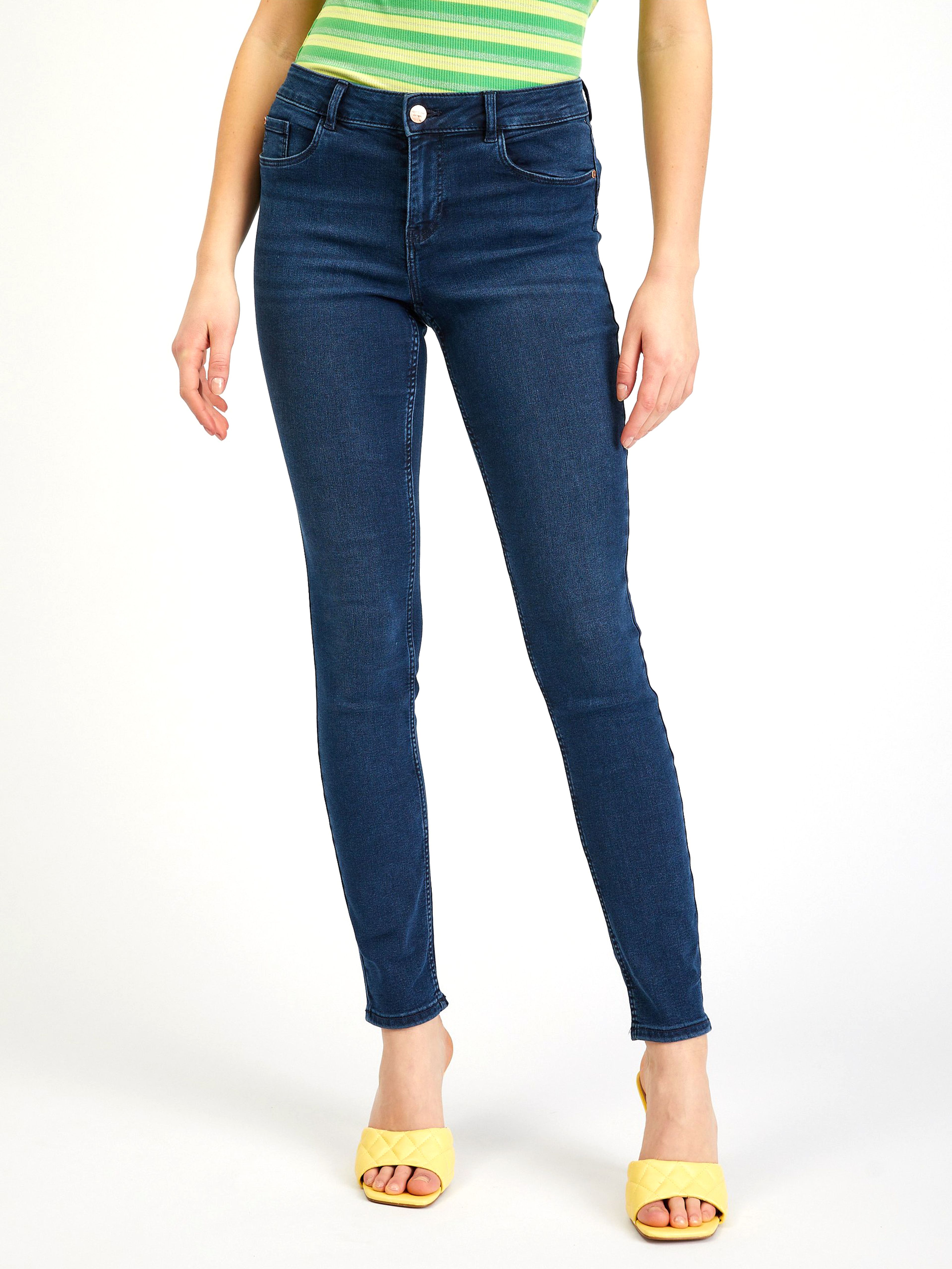 Ciemnoniebieskie damskie skinny fit jeansy ORSAY