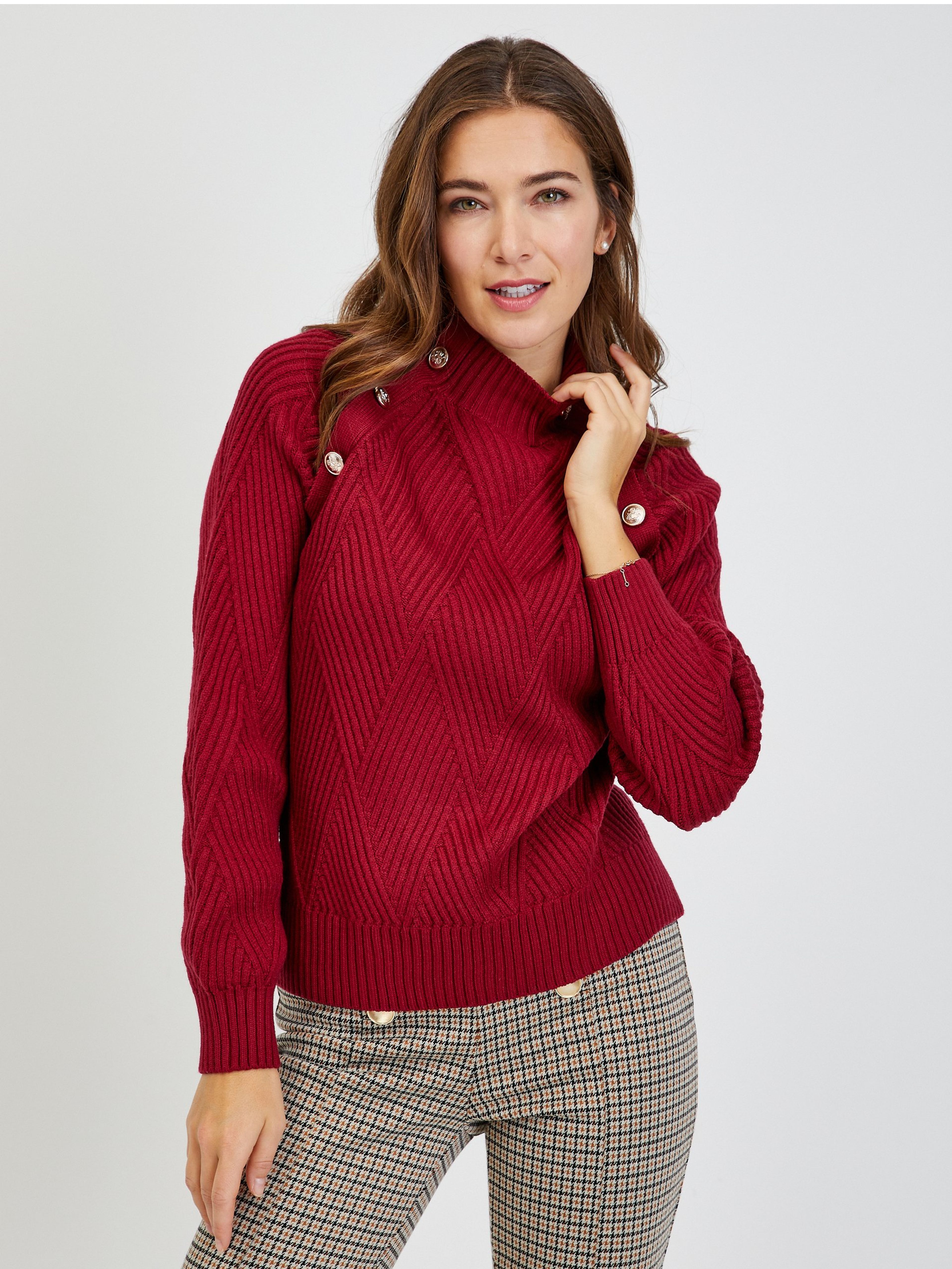 Červený dámsky rebrovaný sveter s ozdobnými gombíkmi ORSAY