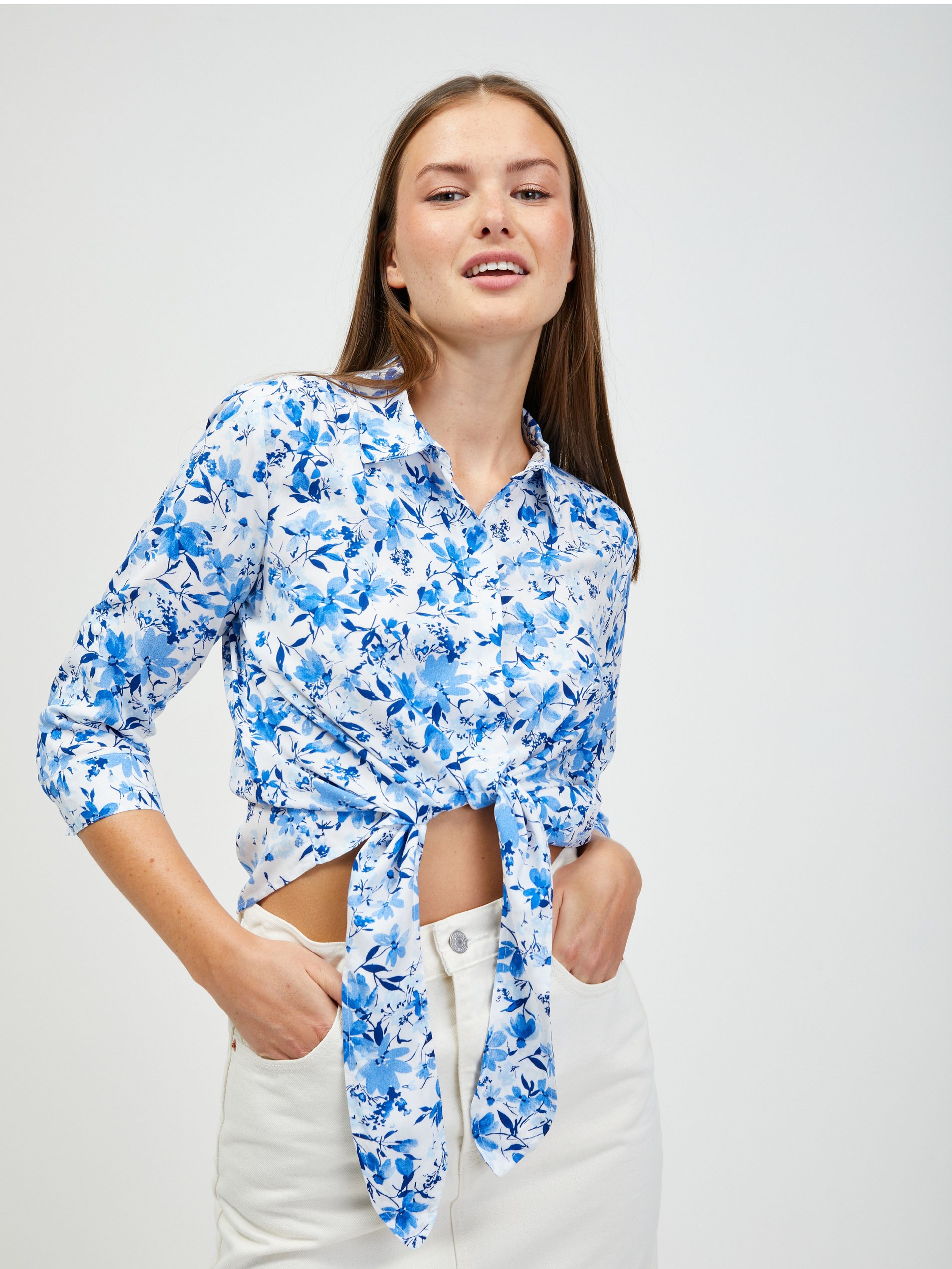 Bielo-modrá kvetinová košeľa s uzlom ORSAY