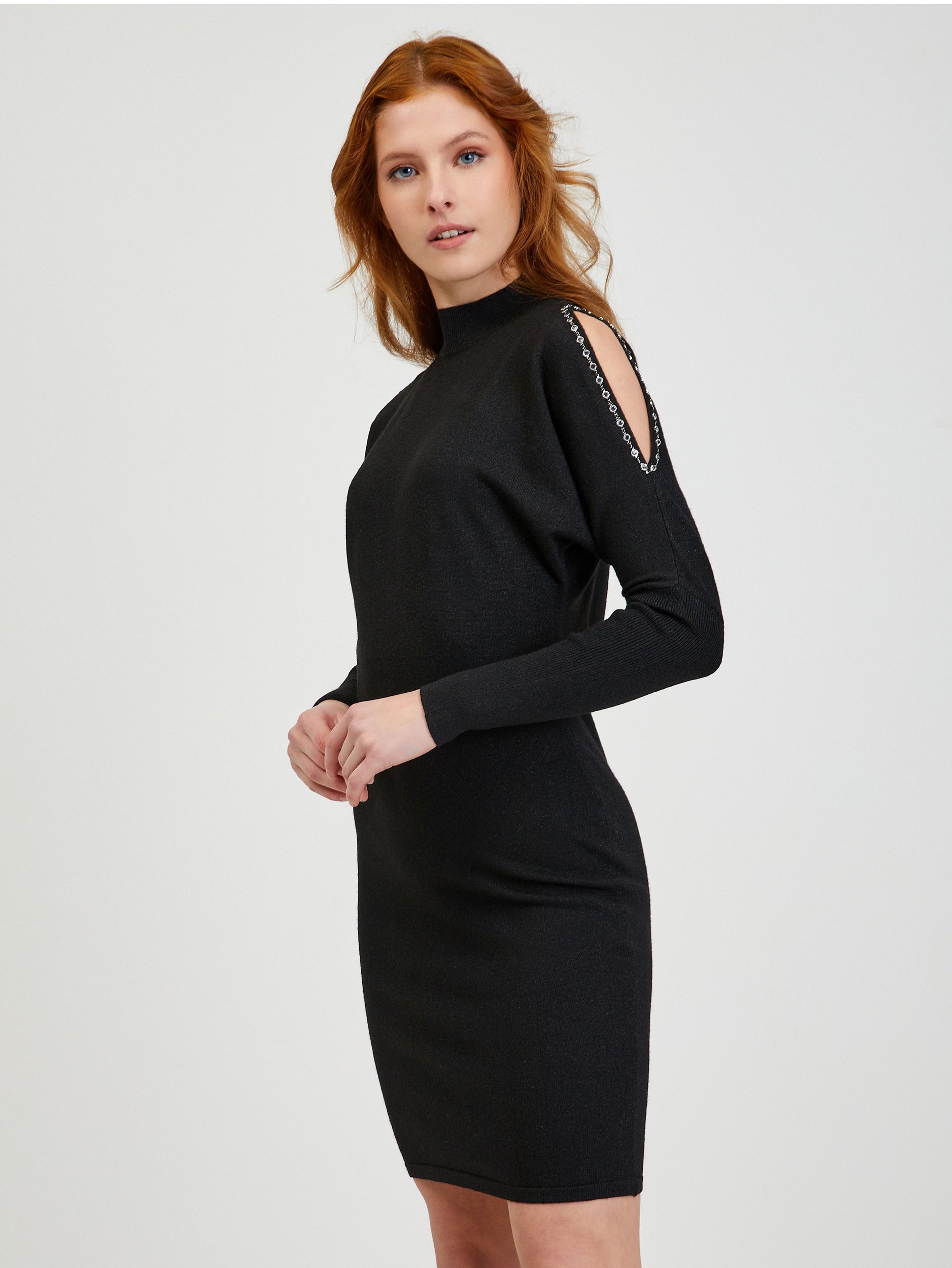 Čierne dámske svetrové šaty s prestrihmi ORSAY