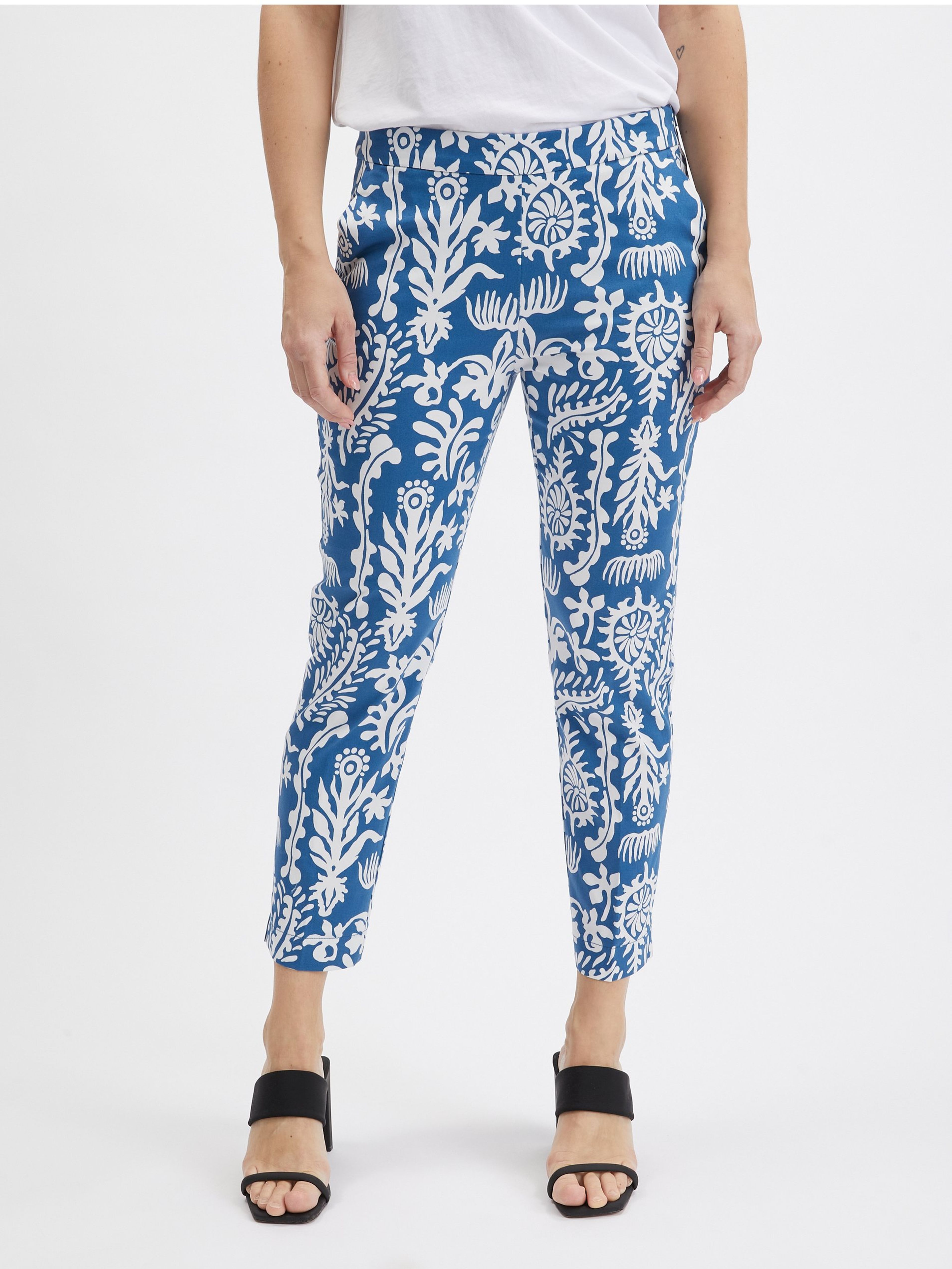 Pantaloni de damă cu model alb și albastru ORSAY