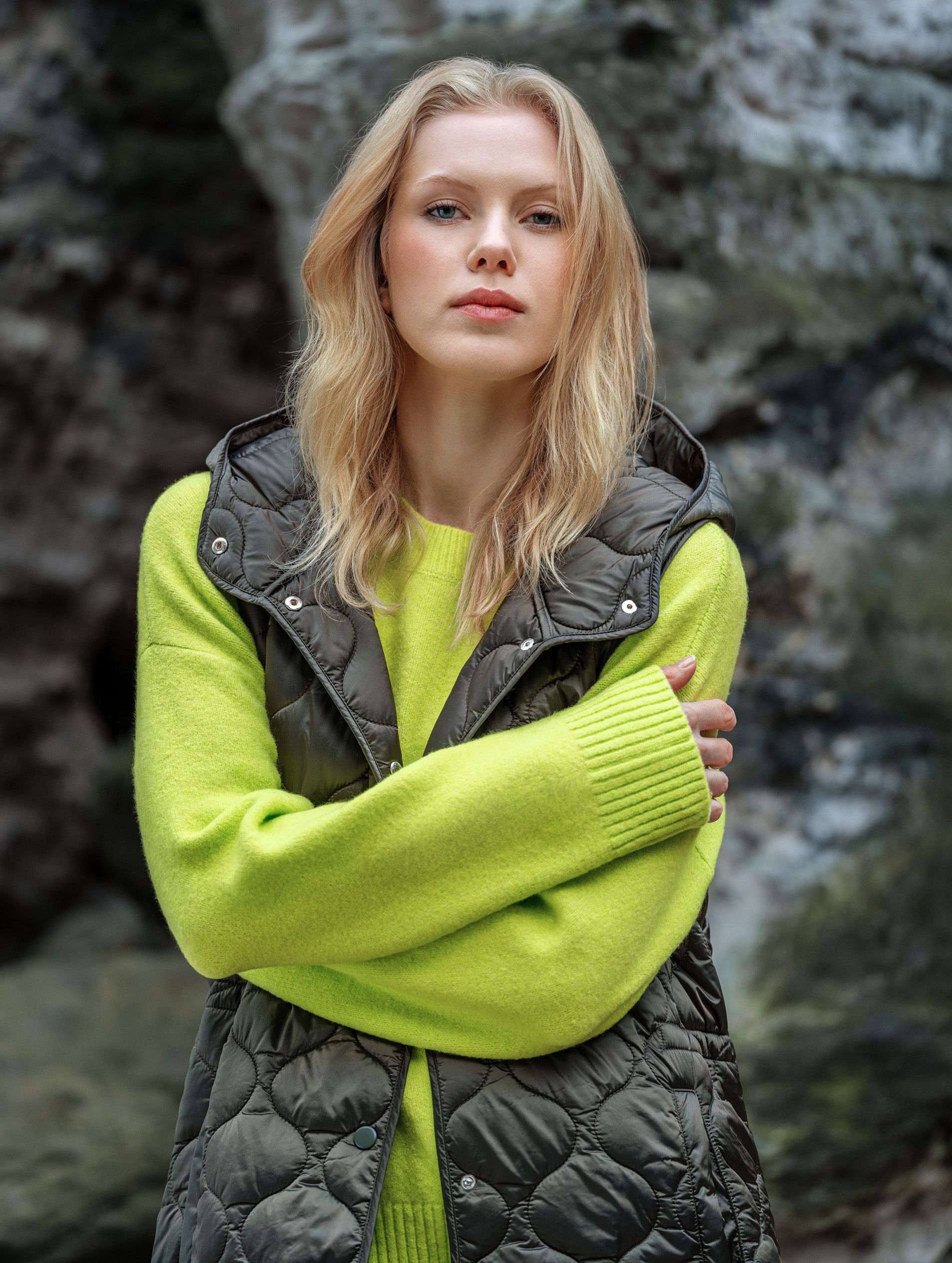 khakifarbene-lange-steppweste-f-r-damen-orsay-orsay-de-der
