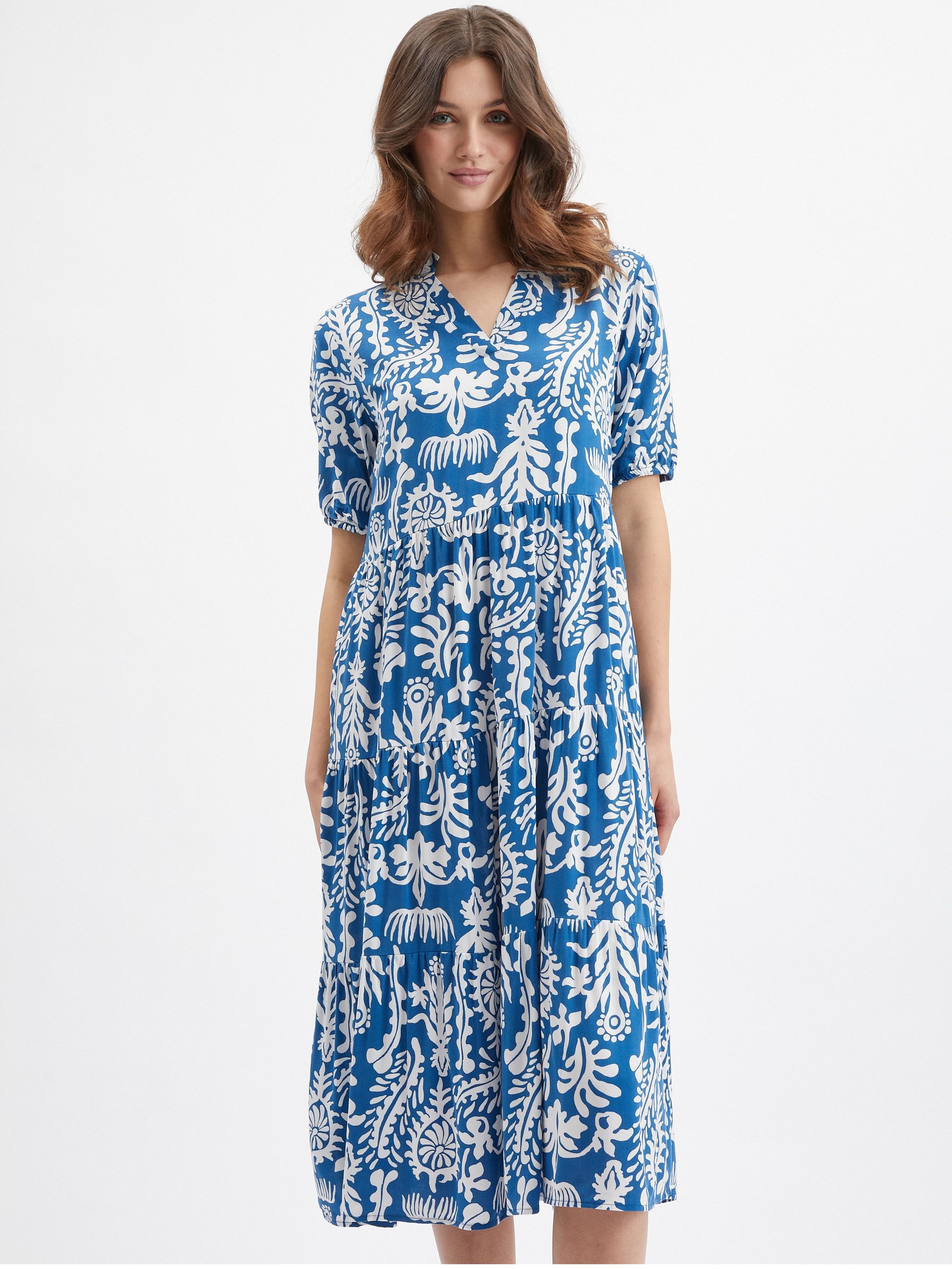 Biało-niebieska wzorzysta sukienka midi ORSAY