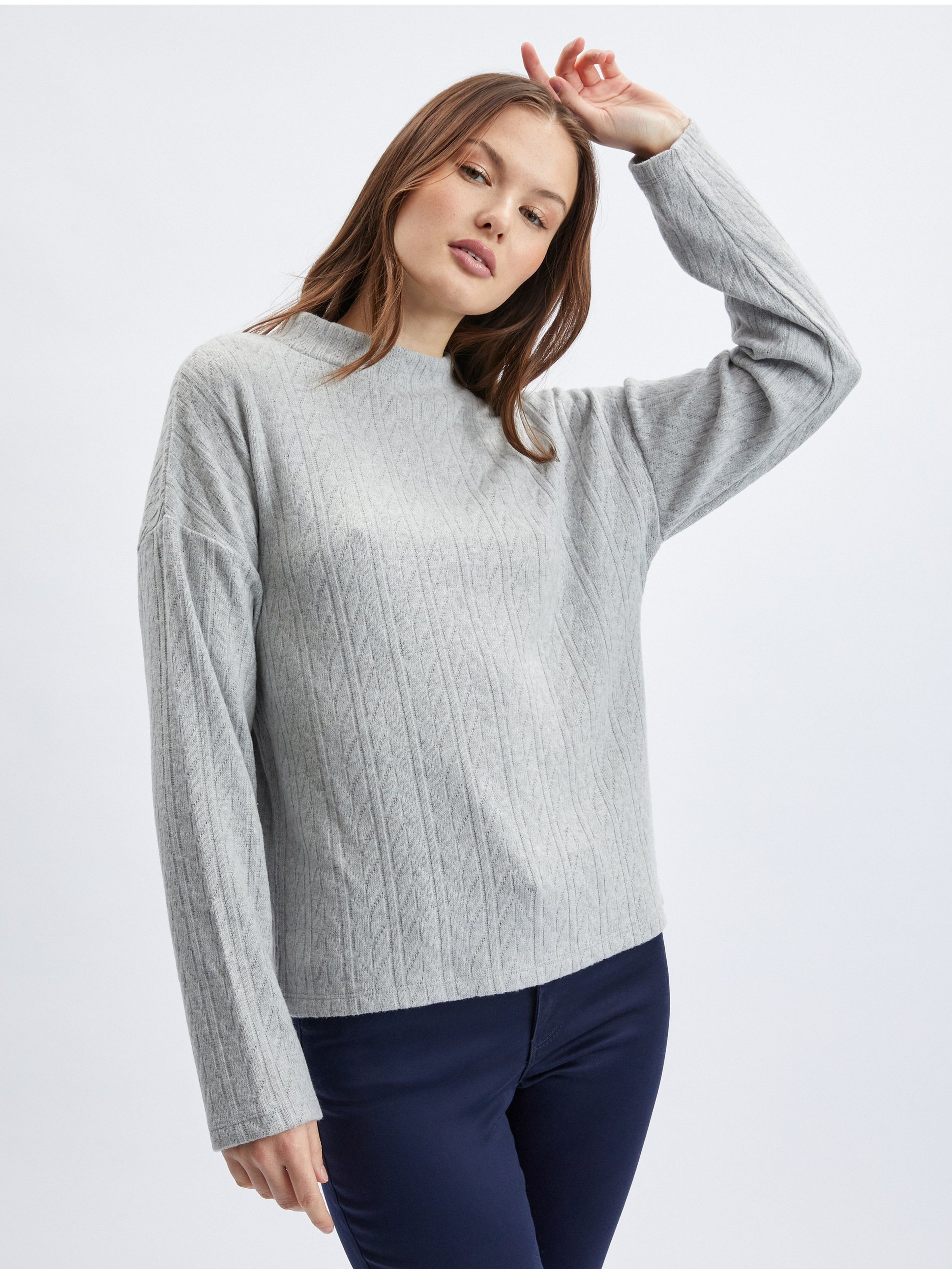 Jasnoszary damski wzorzysty sweter ORSAY
