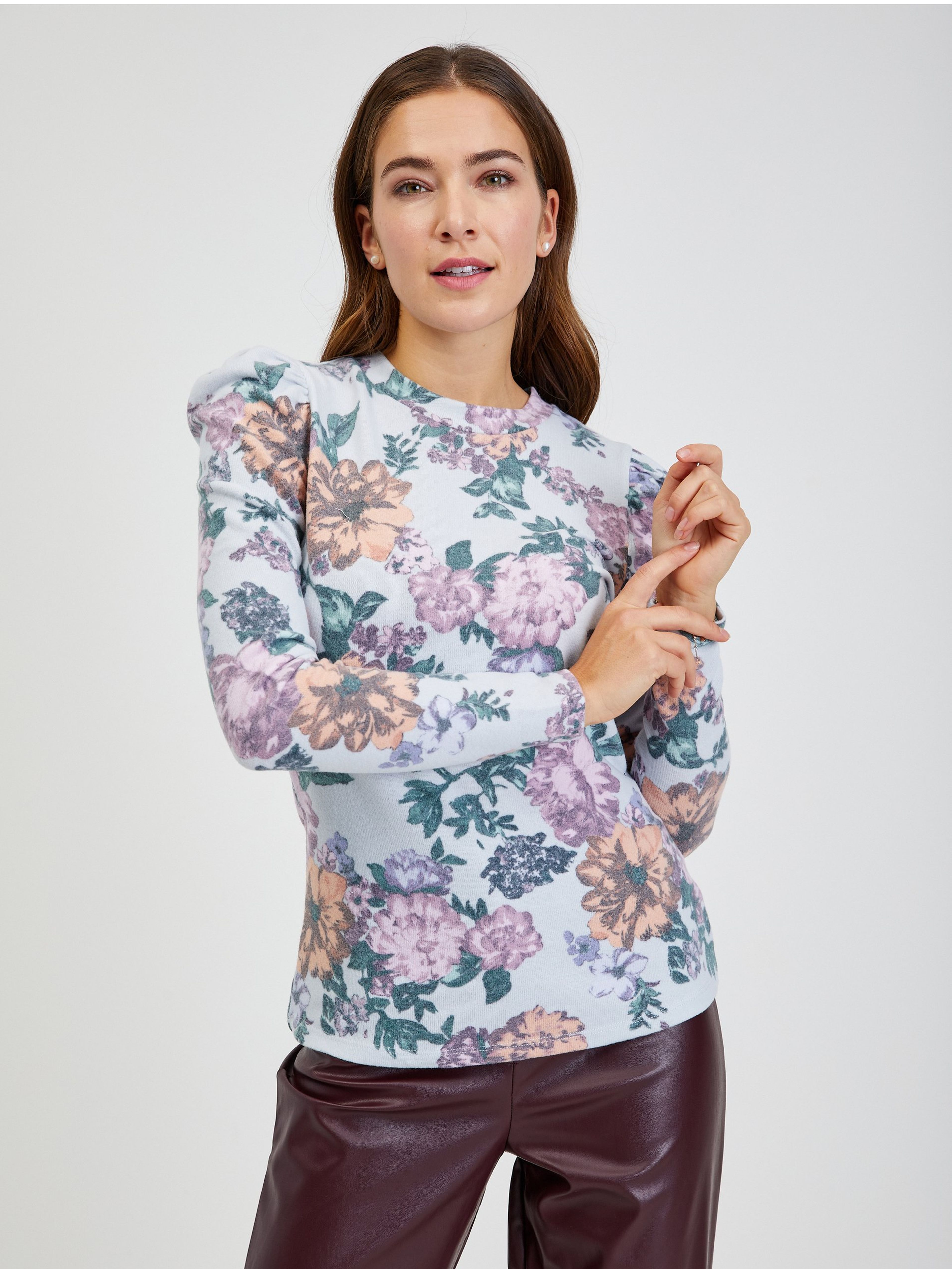 Jasnoszary t-shirt damski w kwiaty ORSAY