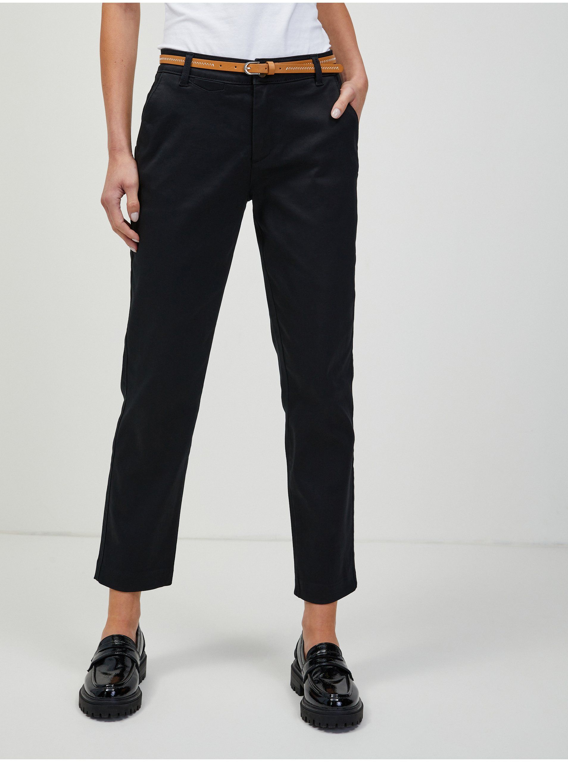 Schwarze abgeschnittene Chino Hose mit Gürtel ORSAY Orsay.at Der offizielle der Marke