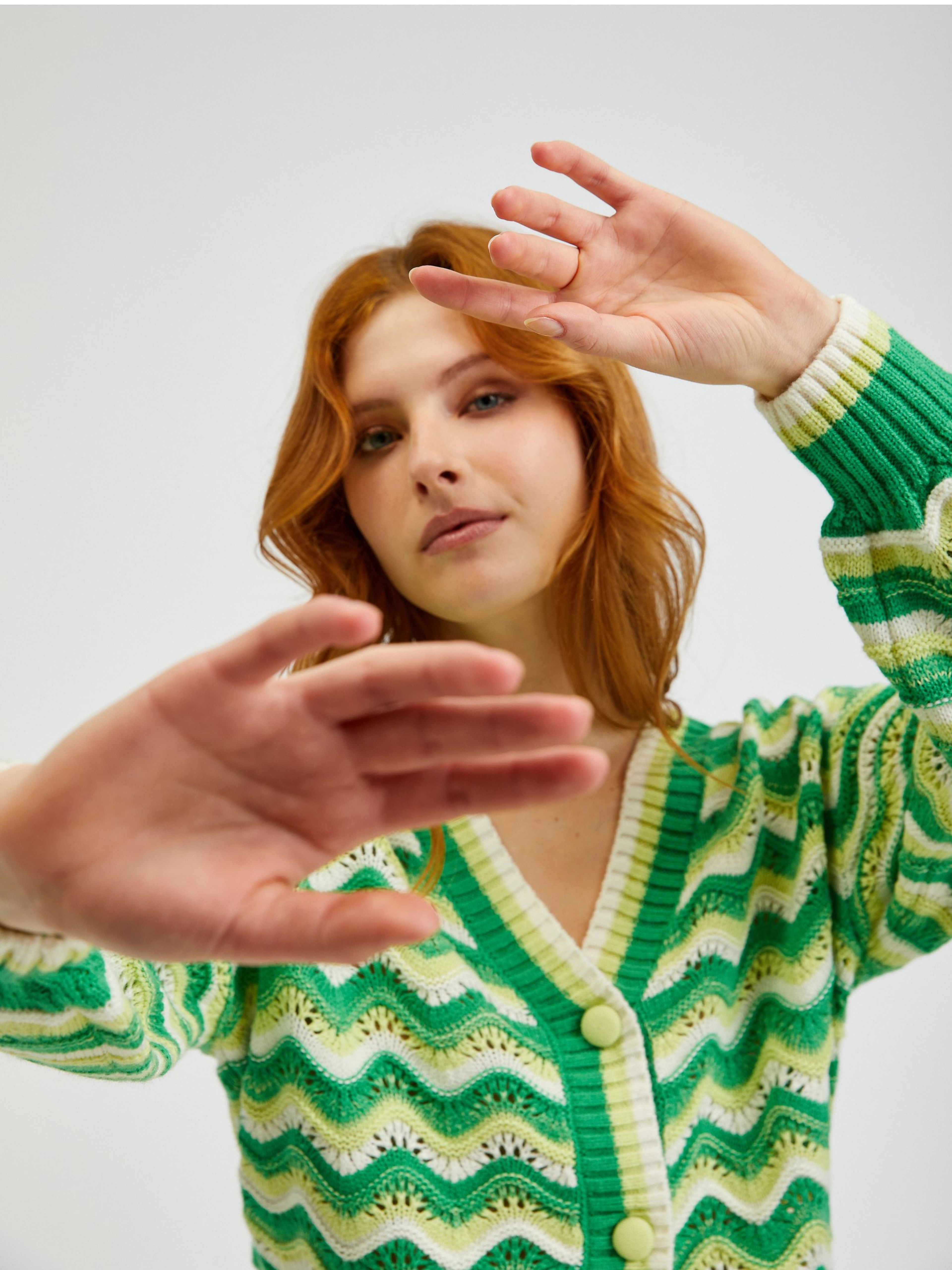 Grün gestreifte Damen-Strickjacke ORSAY | Orsay.at - Der offizielle E ...