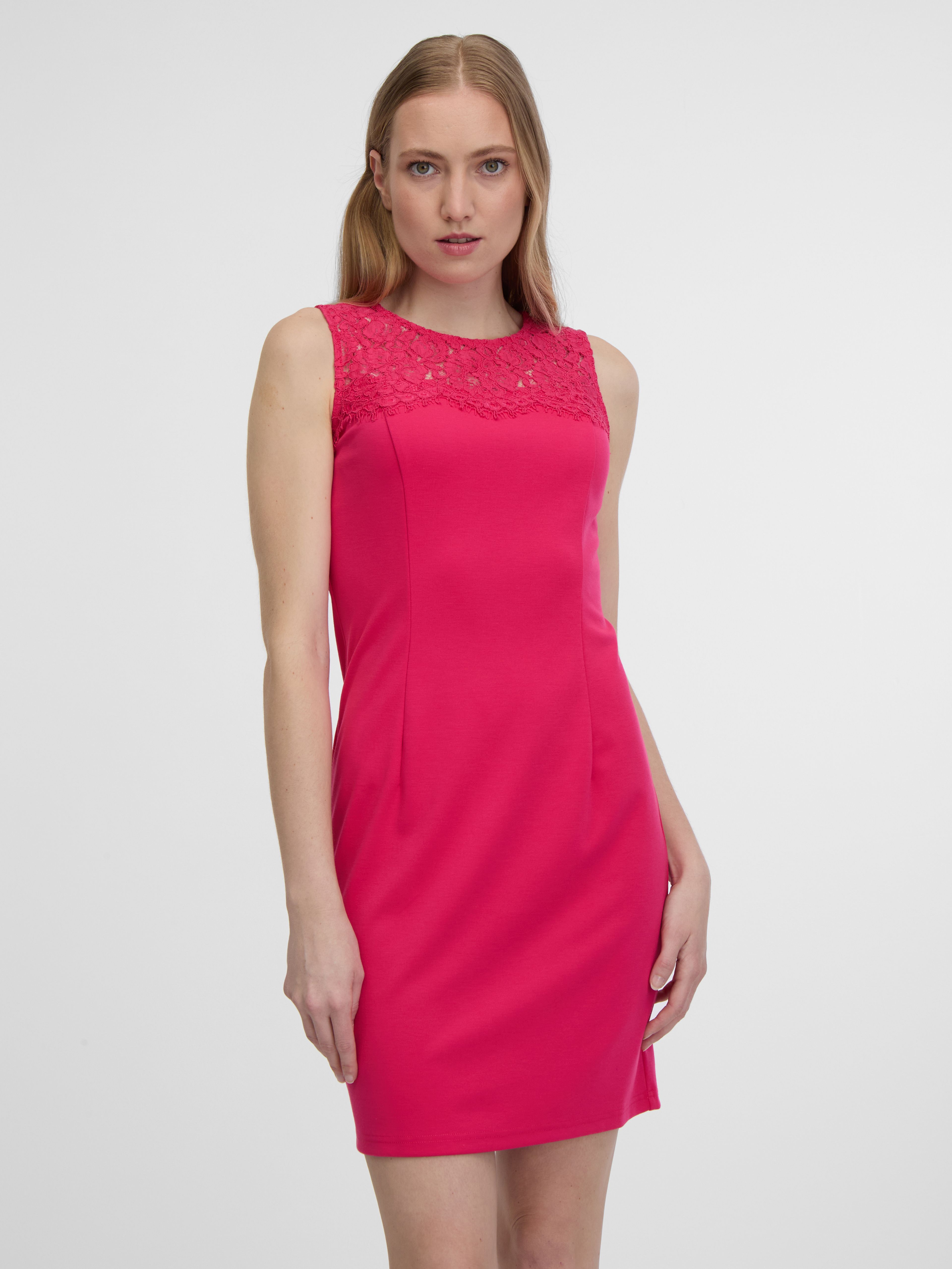 Tmavě růžové dámské pouzdrové šaty s krajkou ORSAY