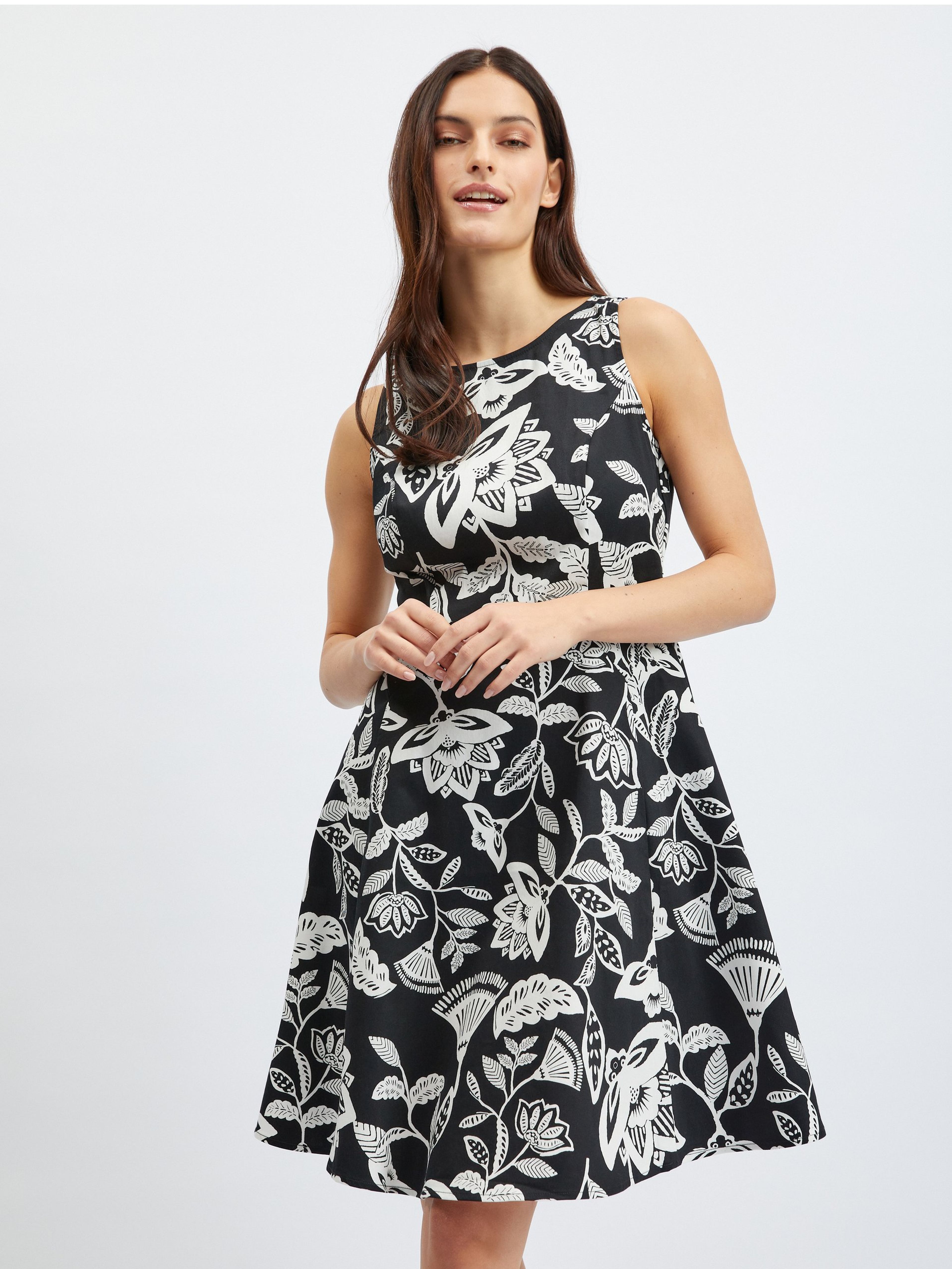 Bílo-černé dámské květované šaty ORSAY