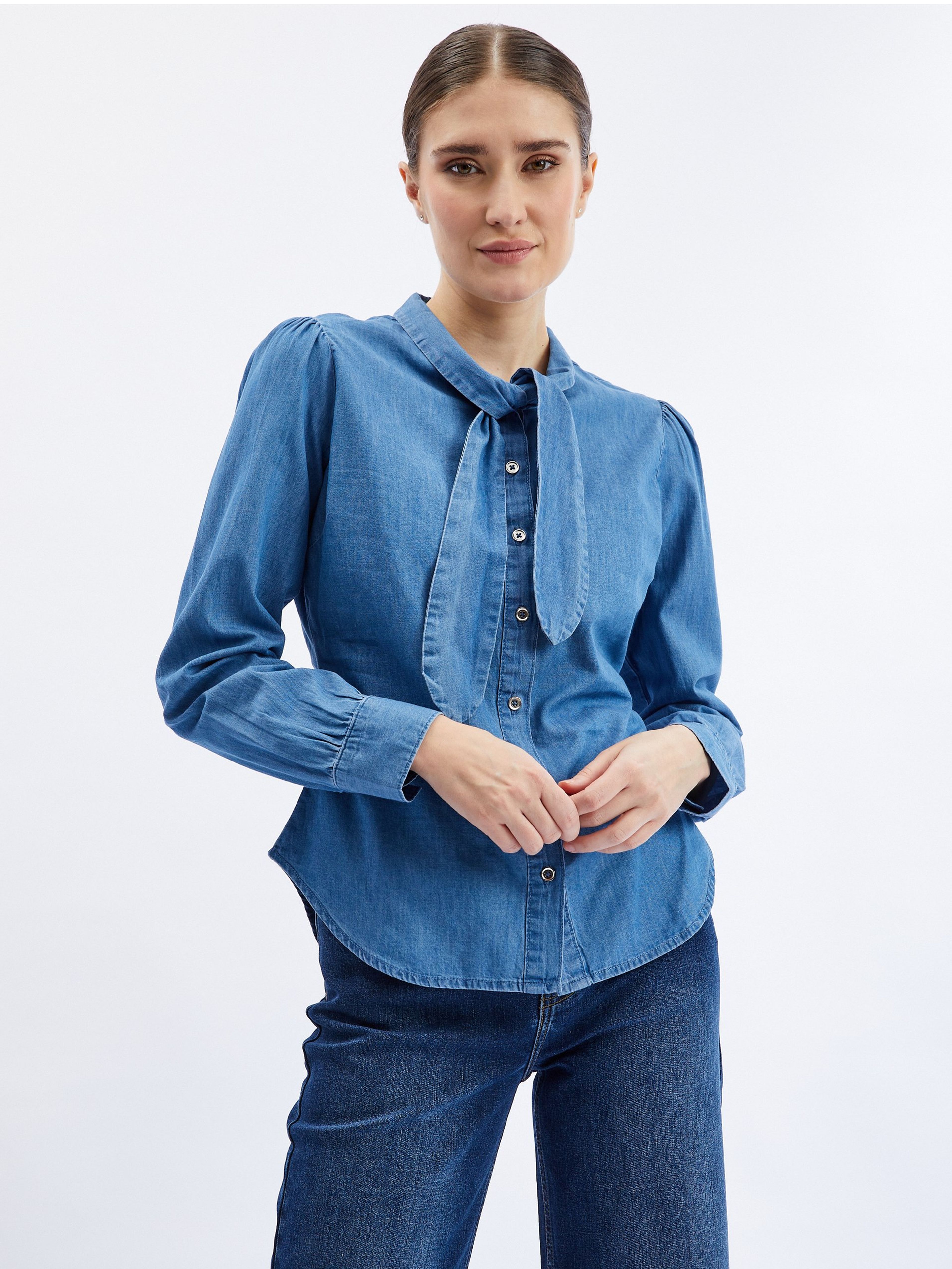 Modrá dámska džínsová košeľa s ozdobným detailom ORSAY