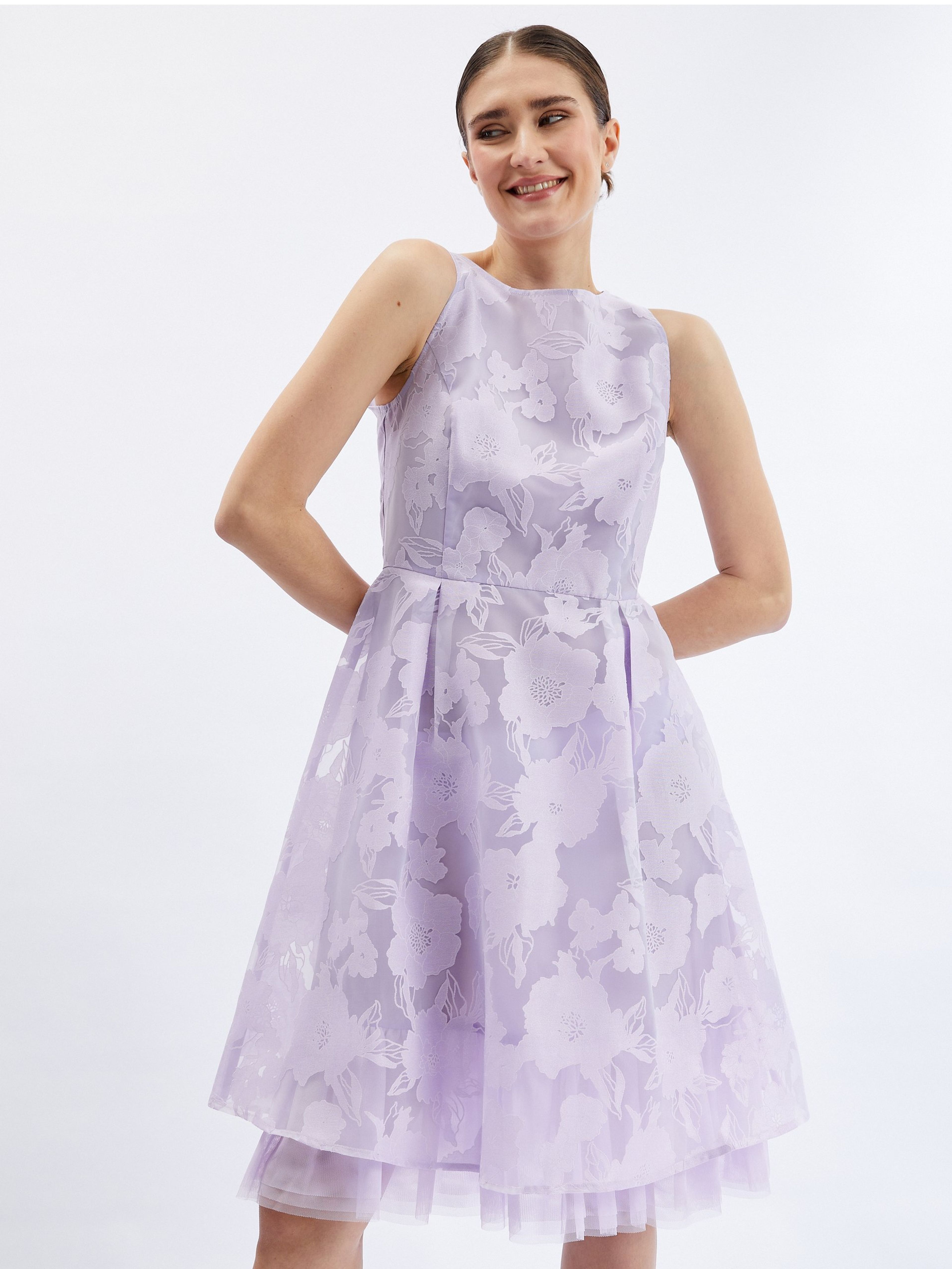 Hellviolettes Damenkleid mit dekorativen Details ORSAY