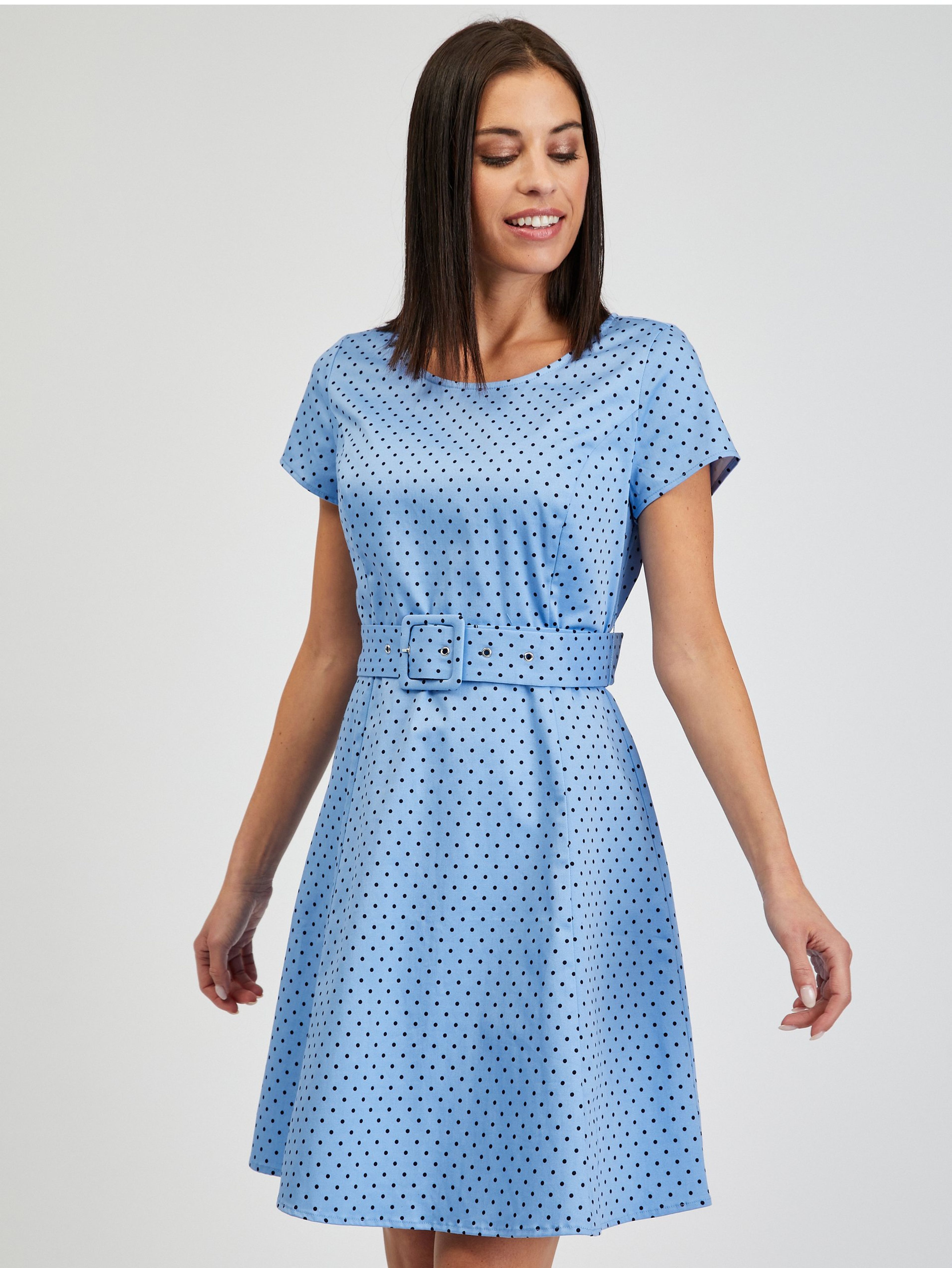 Modré dámské puntíkované šaty s páskem ORSAY