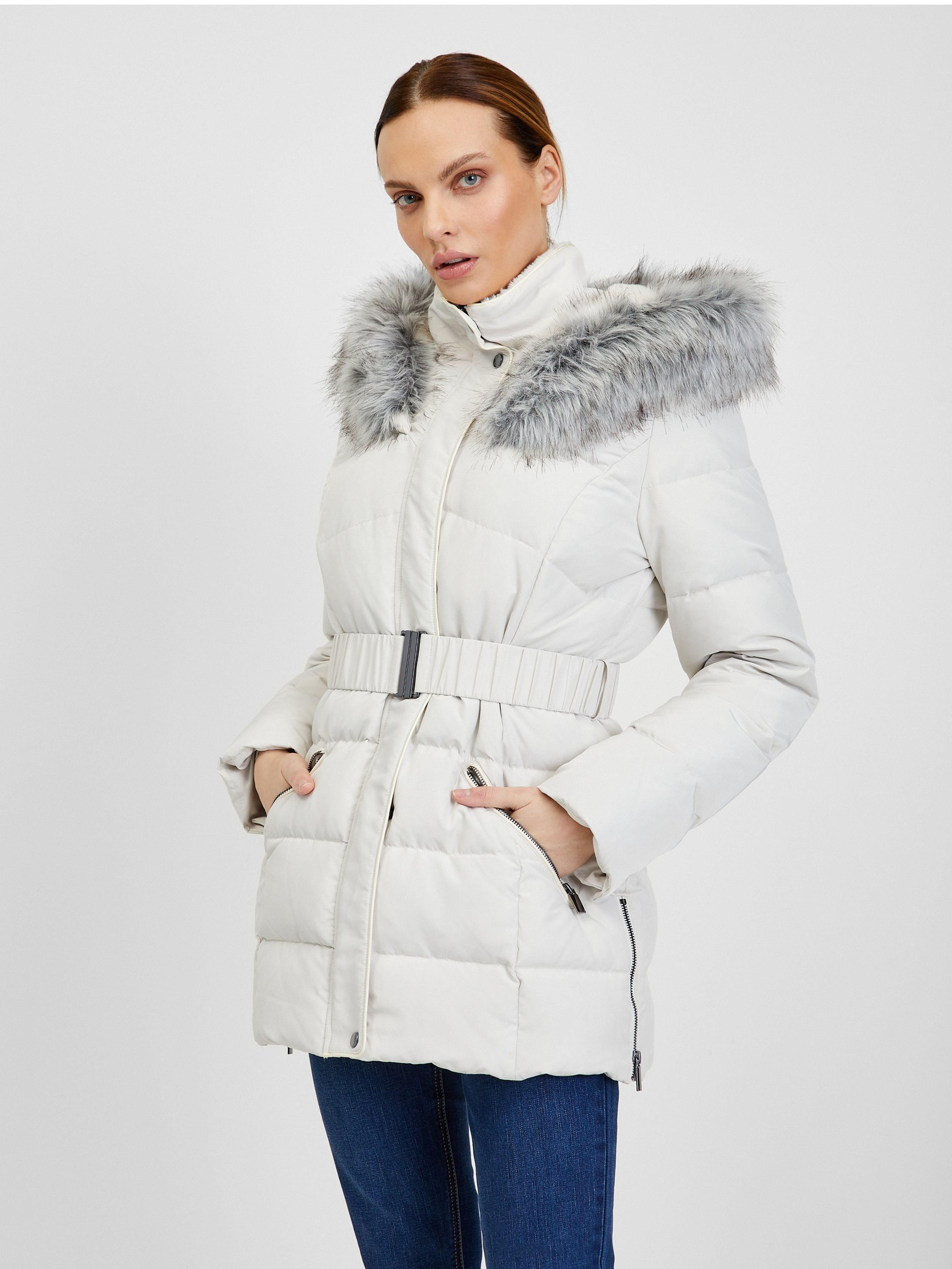 Kremowa damska pikowana kurtka zimowa z paskiem ORSAY