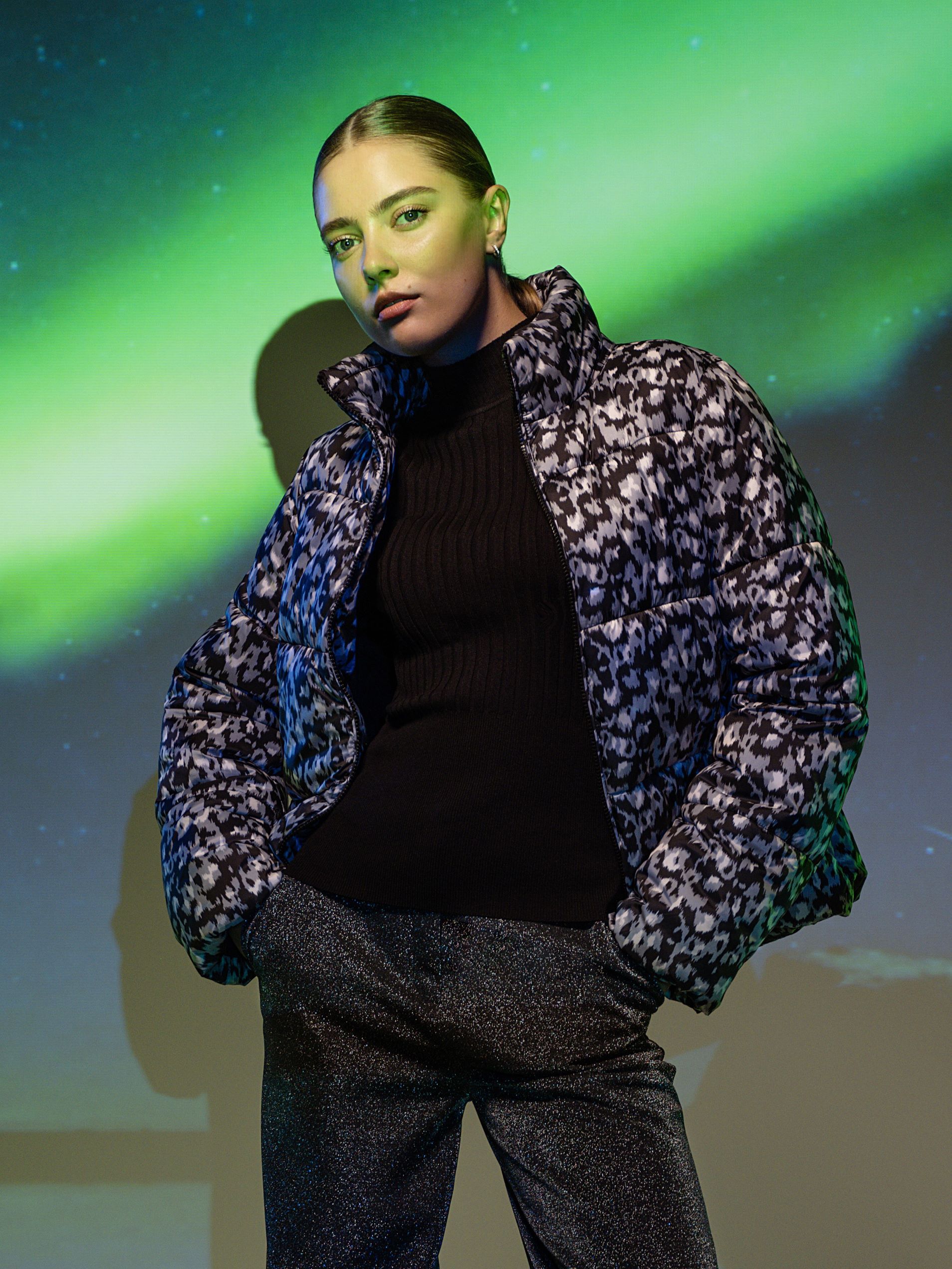 grau-schwarz-gemusterte-damen-steppjacke-orsay-orsay-at-der