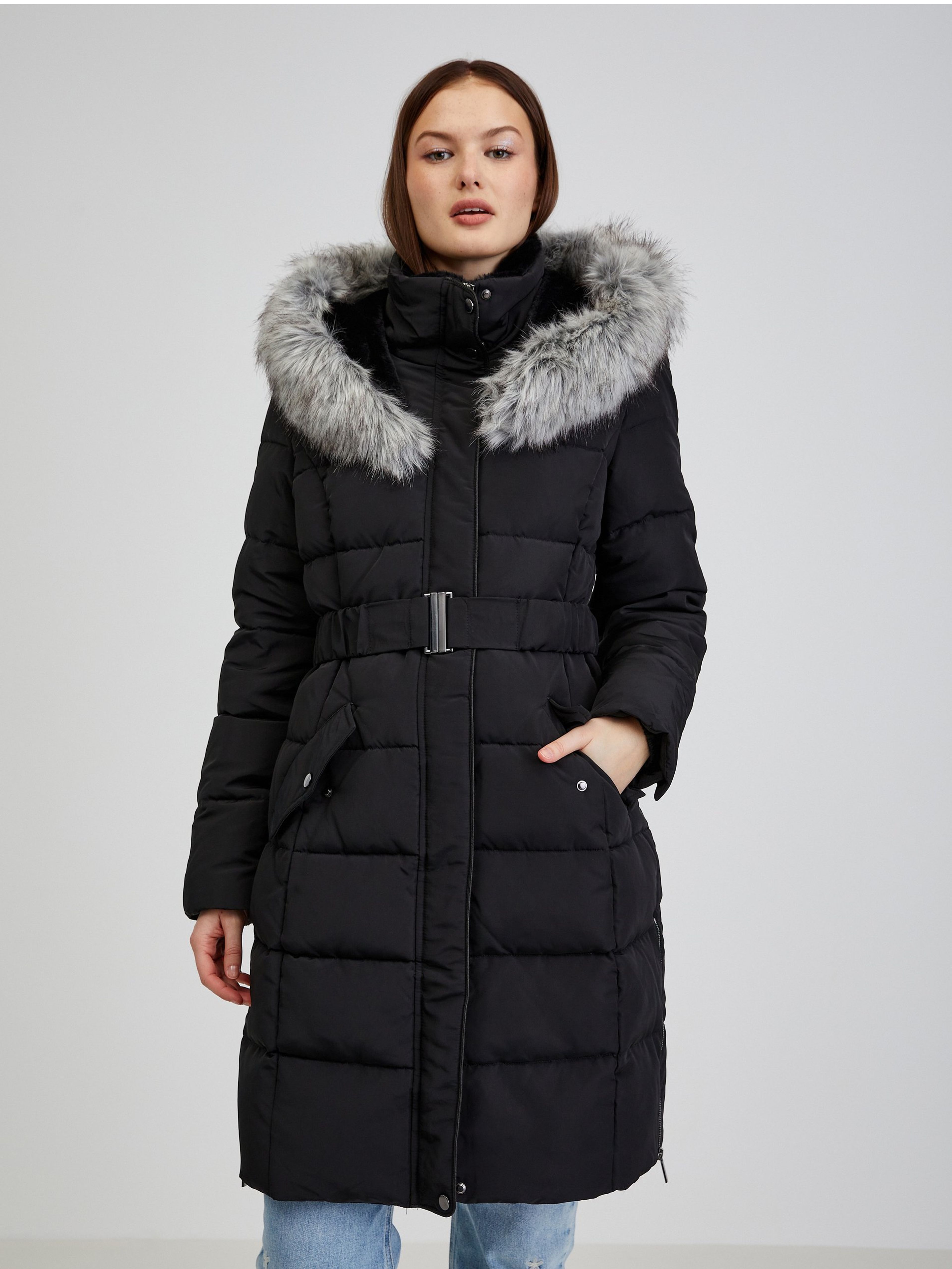 Čierny dámsky zimný kabát s kapucňou a umelou kožušinou ORSAY