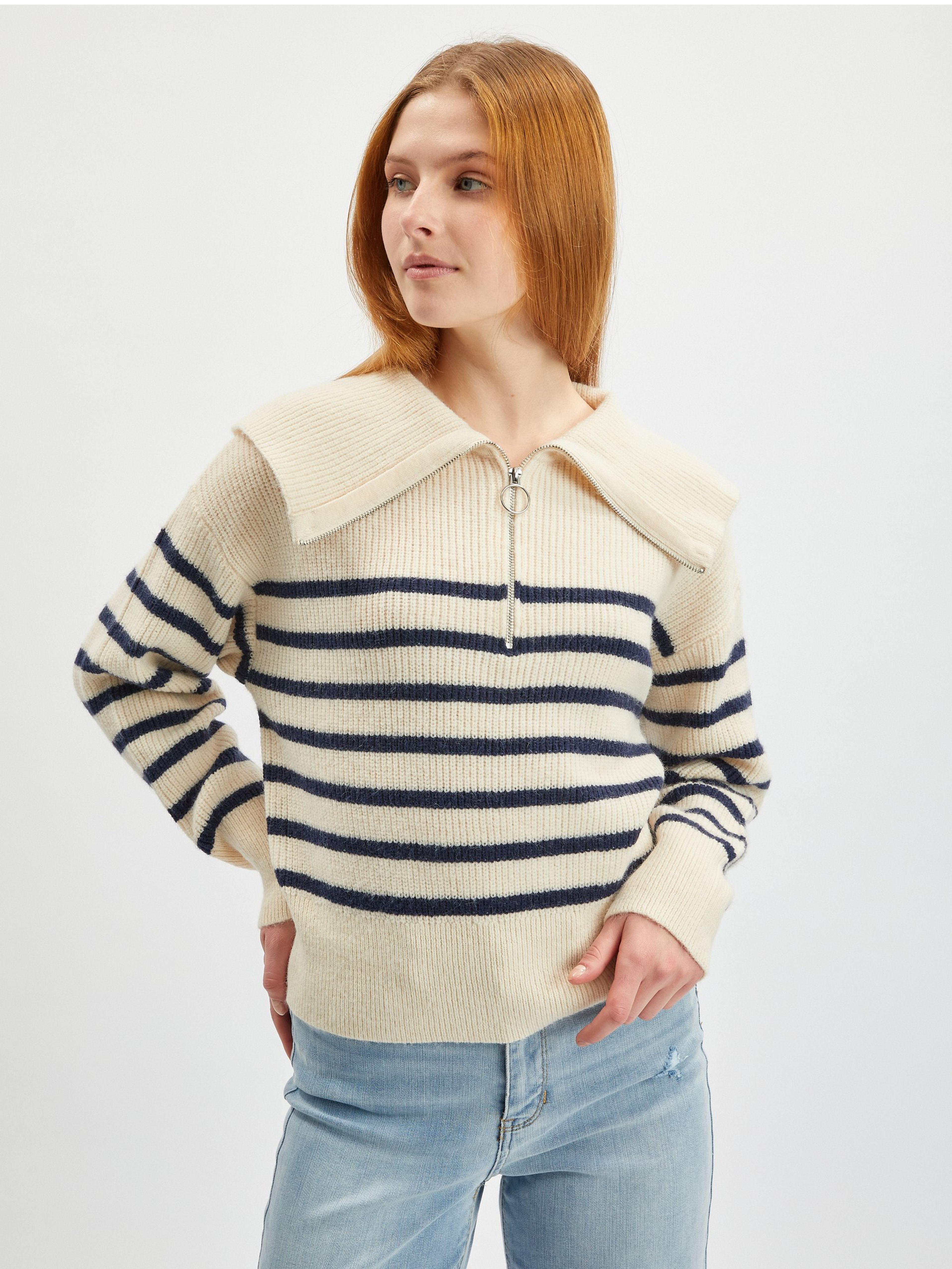 Damski sweter w paski w kolorze kremowym ORSAY