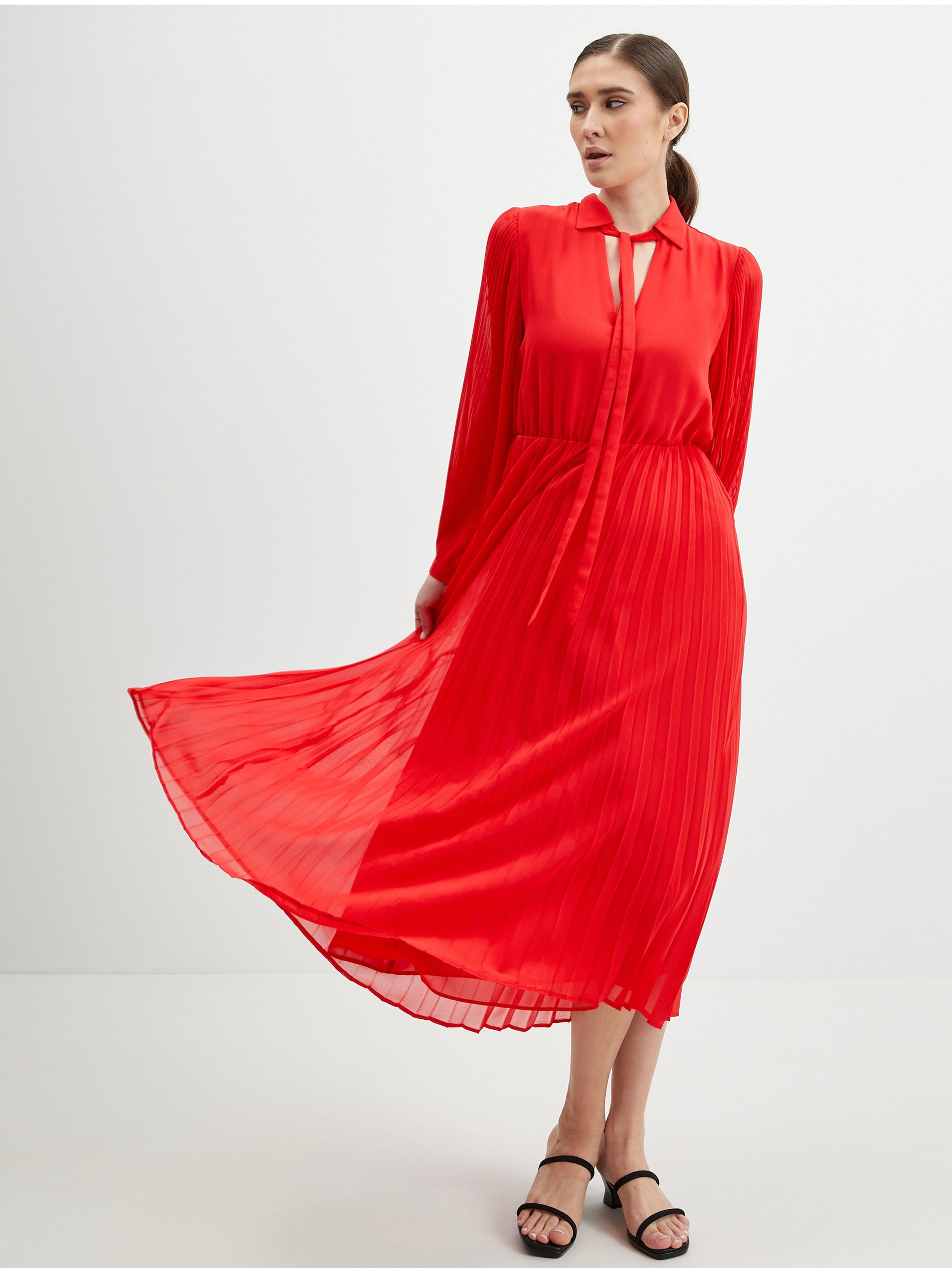 Czerwona plisowana sukienka midi ORSAY