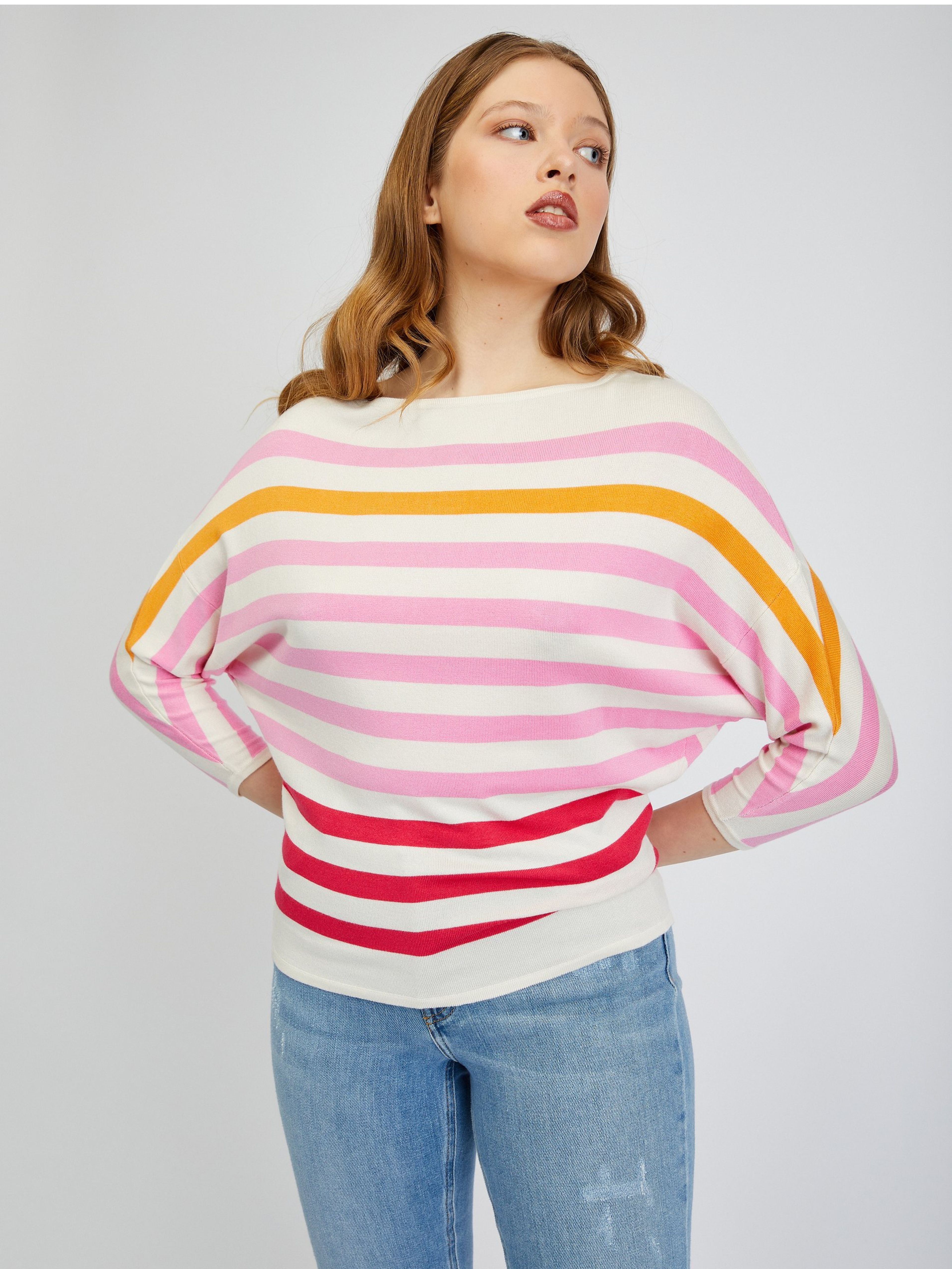 Różowo-kremowy sweter damski w paski ORSAY
