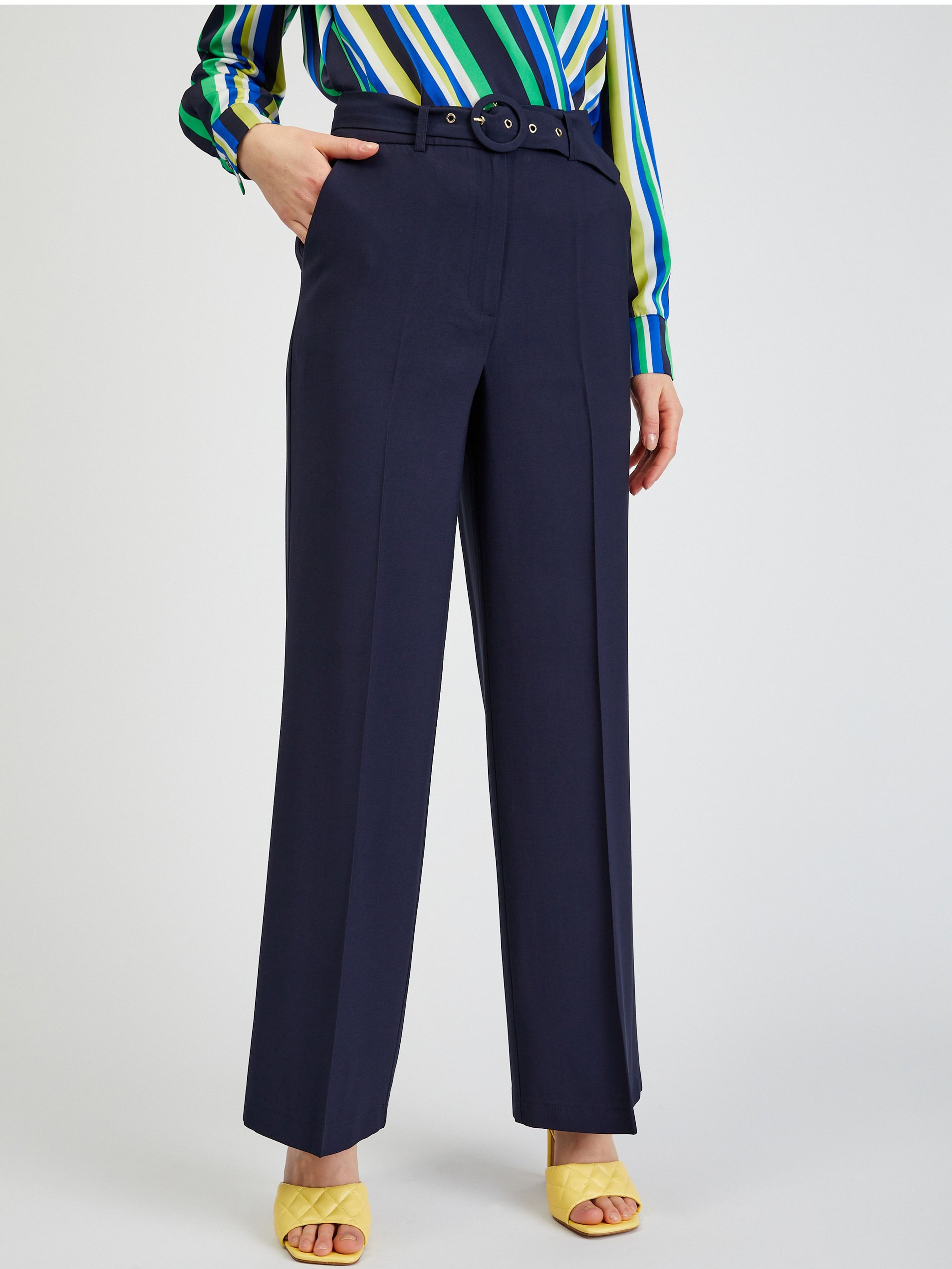 Ciemnoniebieskie damskie spodnie z szeroką nogawką z paskiem ORSAY